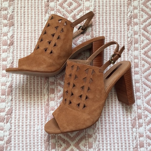 Tahari Slig Bang Cut Out Mules - Picture 1 of 4